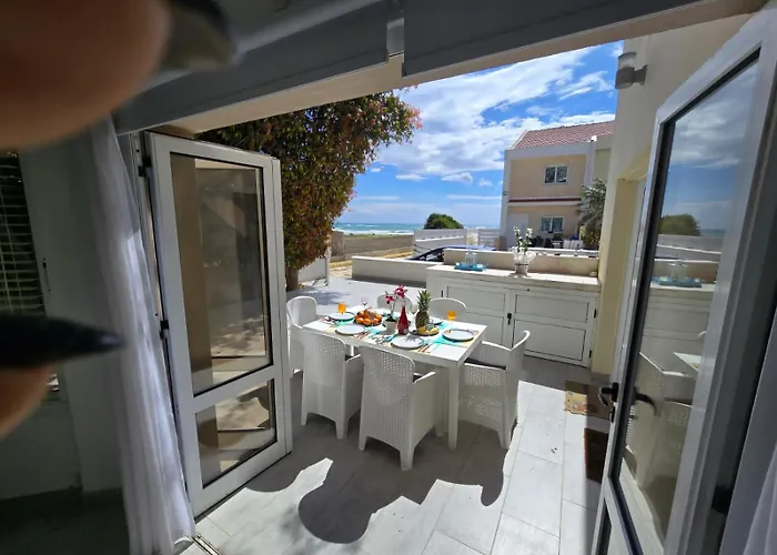 Sandy Coast * Larnaka